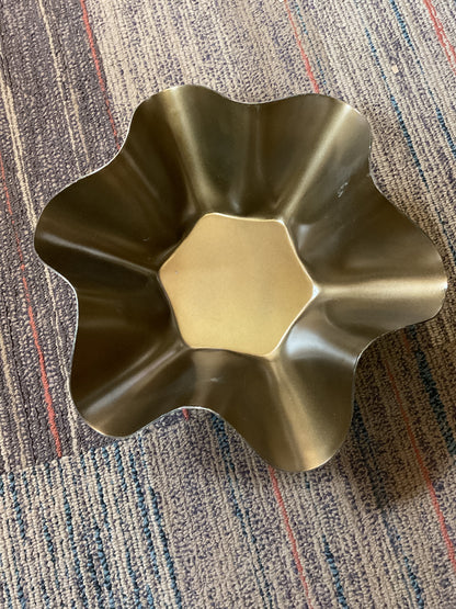 Metal wavy bowl - gold