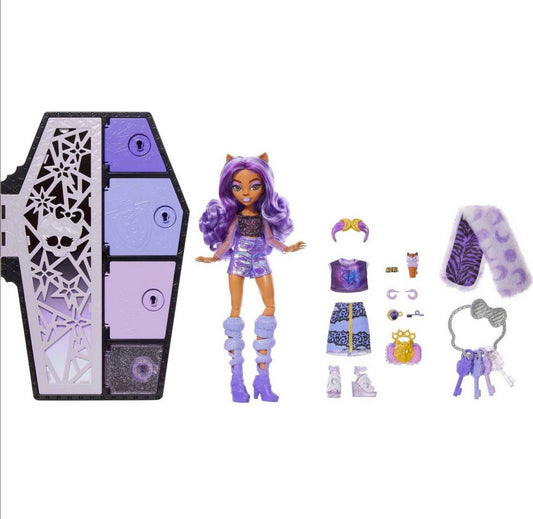 Monster High Skulltimates Secrets Fearidescent Clawdeen
Wolf Fashion Doll