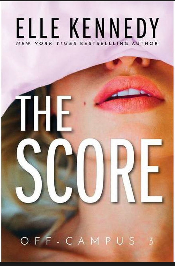 The Score - (Off-Campus) by Elle Kennedy (Paperback)