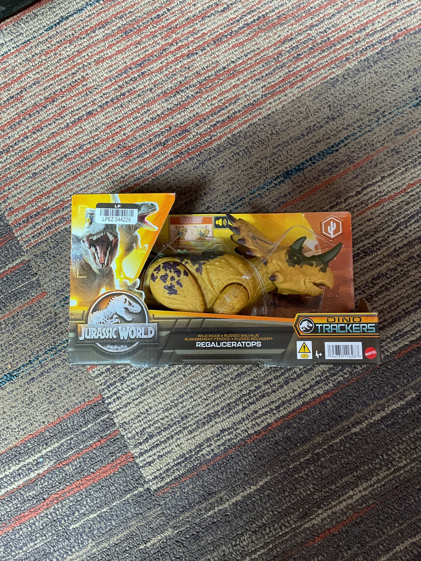 Jurassic World Wild Roar Regaliceratops Action Figure